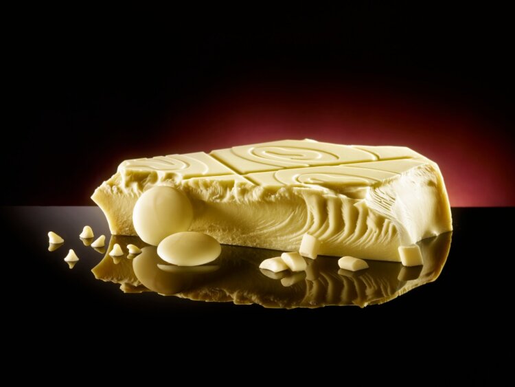 Шоколад белый БЛАНШ СЕЛЕКСЬОН, 29,5% диски Белый шоколад, обладающий прекрасно сбалансированным традиционным вкусом. Используется для приготовления декора, конфет и разнообразных начинок

100% натуральный бельгийский шоколад
уникальный насыщенный вкус
обладает идеальной вязкостью для изготовления шоколадных конфет, плиток, фигур и декора
в качестве ароматизатора используется только натуральная ваниль
производится из тщательно отобранных какао-бобов
Натуральный бельгийский шоколад Белколад

Детали
Описание: Шоколад бел Бланш Селексьон таб КОР2х5
Упаковка: KAR 10 KGСрок годности: 12 месяцев