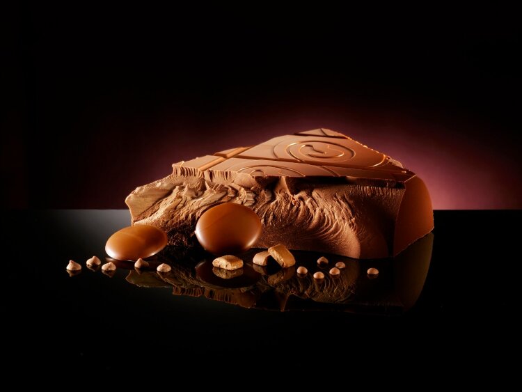 Шоколад молочный  Lait (Latte) Selection, 35% (диски) Любимый многими молочный шоколад с приятным вкусом какао и едва уловимыми нотками меда. Прекрасно подходит для приготовления декора, разнообразных начинок, кремов, ганашей, кексов и бисквитов.

100% натуральный бельгийский шоколад
уникальный насыщенный вкус
обладает идеальной вязкостью для изготовления шоколадных конфет, плиток, фигур и декора
в качестве ароматизатора используется только натуральная ваниль
производится из тщательно отобранных какао-бобов